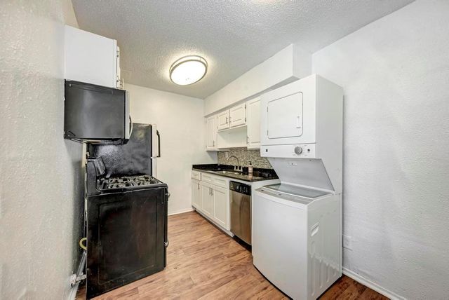 2401 Manor RD 104, Austin, TX 78722