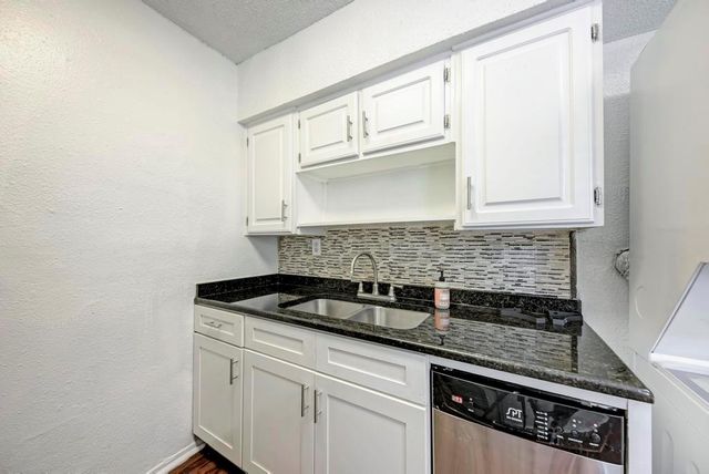 2401 Manor RD 104, Austin, TX 78722