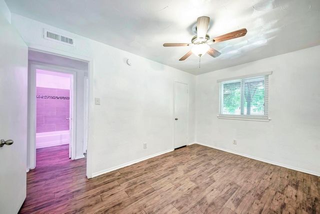 2401 Manor RD 104, Austin, TX 78722