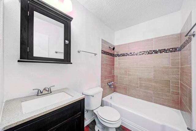 2401 Manor RD 104, Austin, TX 78722