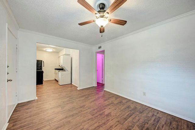 2401 Manor RD 104, Austin, TX 78722