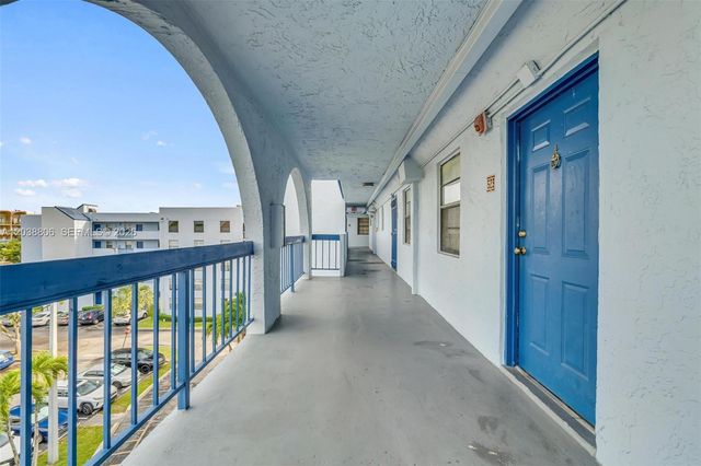 9460 Fontainebleau Blvd 519, Miami, FL 33172