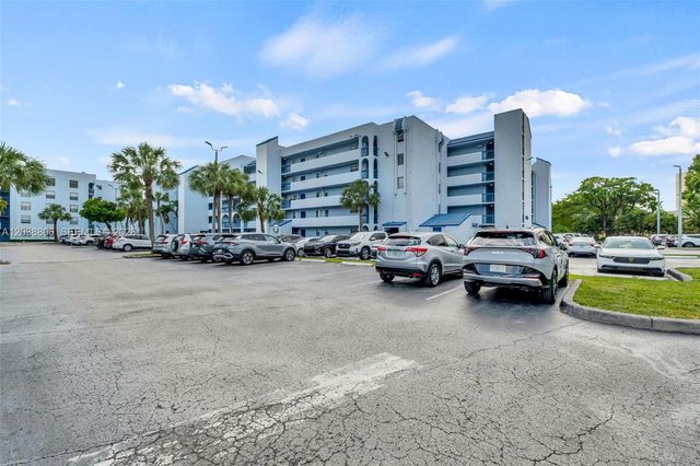 9460 Fontainebleau Blvd 519, Miami, FL 33172