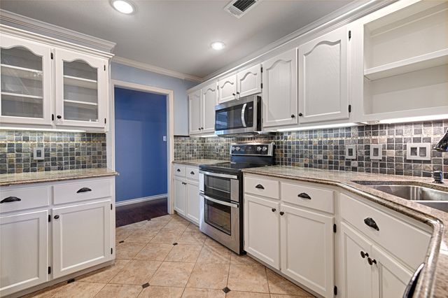 10508 Oak Creek Drive, Greenville, TX 75402