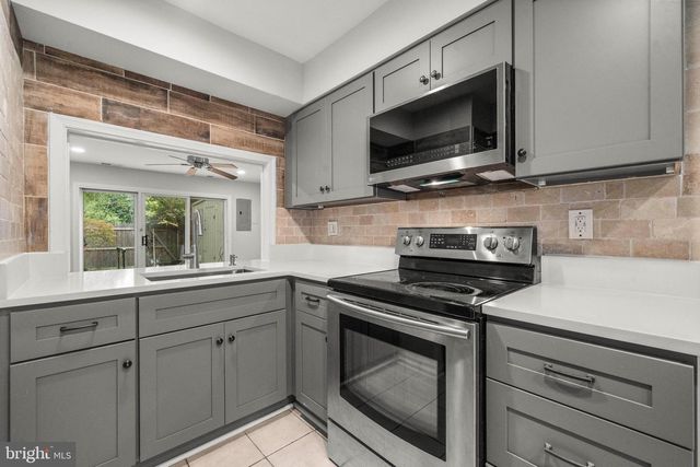8218 CARRLEIGH PKWY #10, Springfield, VA 22152
