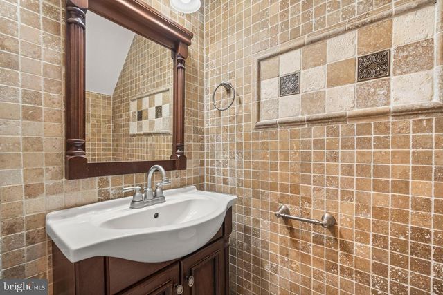 8218 CARRLEIGH PKWY #10, Springfield, VA 22152