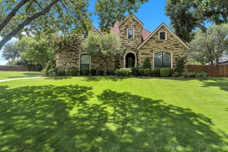 8917 Crest Wood Drive, Fort Worth, TX 76179