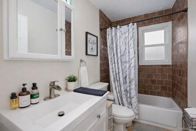 23 Pineview Boulevard, Central Islip, NY 11722