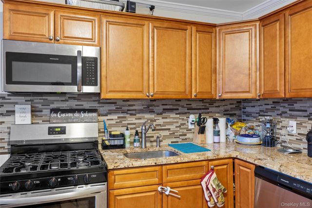 23 Pineview Boulevard, Central Islip, NY 11722