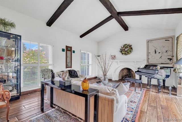1887 Harvest Lane, Bloomfield Hills, MI 48302
