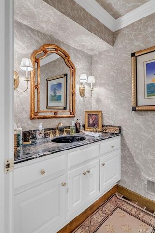 1887 Harvest Lane, Bloomfield Hills, MI 48302