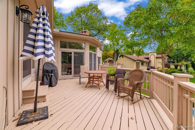 1887 Harvest Lane, Bloomfield Hills, MI 48302