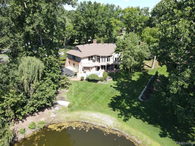 1887 Harvest Lane, Bloomfield Hills, MI 48302