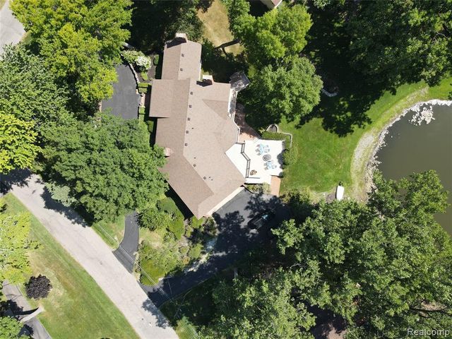 1887 Harvest Lane, Bloomfield Hills, MI 48302