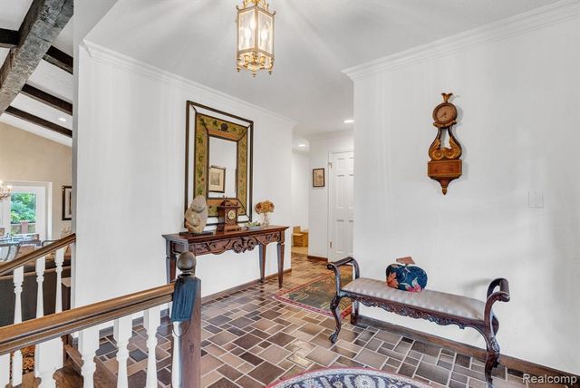 1887 Harvest Lane, Bloomfield Hills, MI 48302