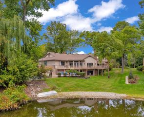 1887 Harvest Lane, Bloomfield Hills, MI 48302
