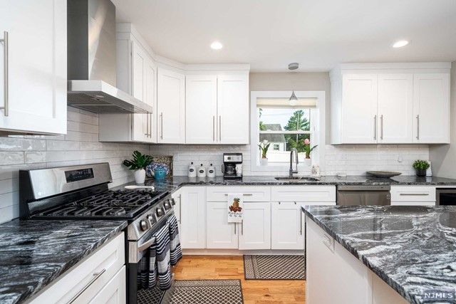 216 Roosevelt Avenue, Elmwood Park, NJ 07407