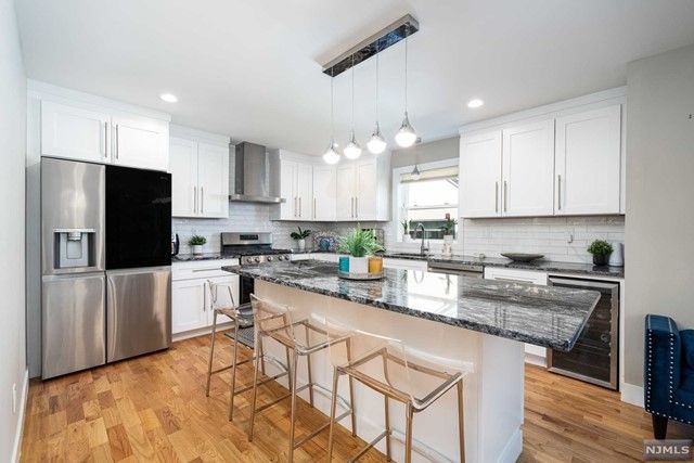 216 Roosevelt Avenue, Elmwood Park, NJ 07407