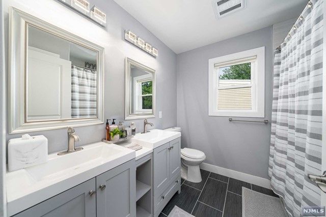 216 Roosevelt Avenue, Elmwood Park, NJ 07407