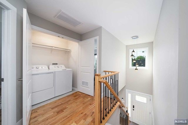 216 Roosevelt Avenue, Elmwood Park, NJ 07407