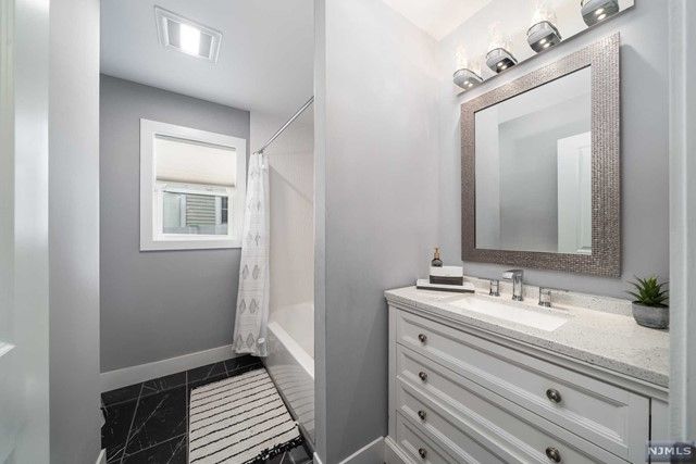 216 Roosevelt Avenue, Elmwood Park, NJ 07407
