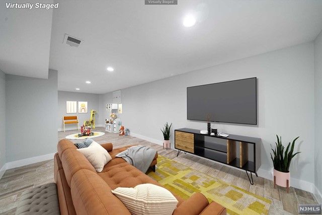 216 Roosevelt Avenue, Elmwood Park, NJ 07407