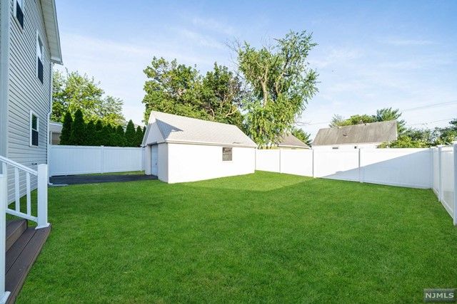 216 Roosevelt Avenue, Elmwood Park, NJ 07407