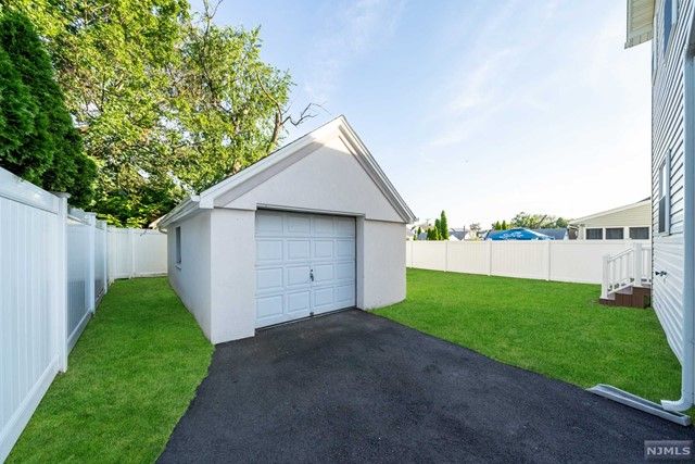 216 Roosevelt Avenue, Elmwood Park, NJ 07407