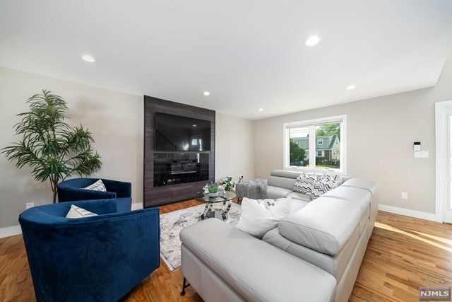 216 Roosevelt Avenue, Elmwood Park, NJ 07407