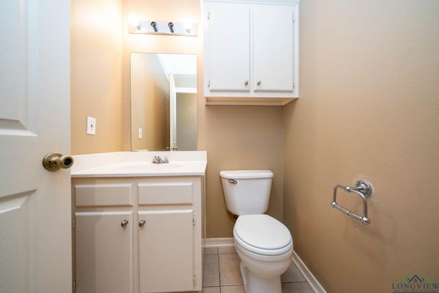 801 Briar Cove Drive, Gladewater, TX 75647