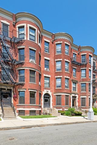 9 Buswell Street 4R, Boston, MA 02215