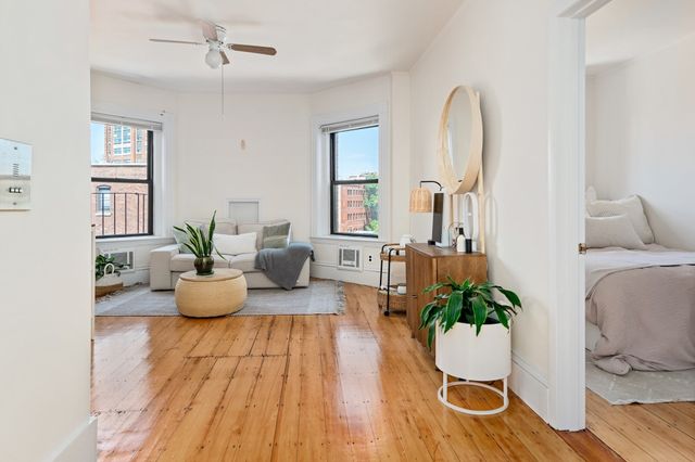 9 Buswell Street 4R, Boston, MA 02215