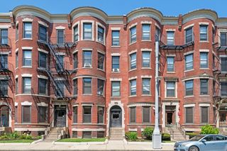 9 Buswell Street 4R, Boston, MA 02215