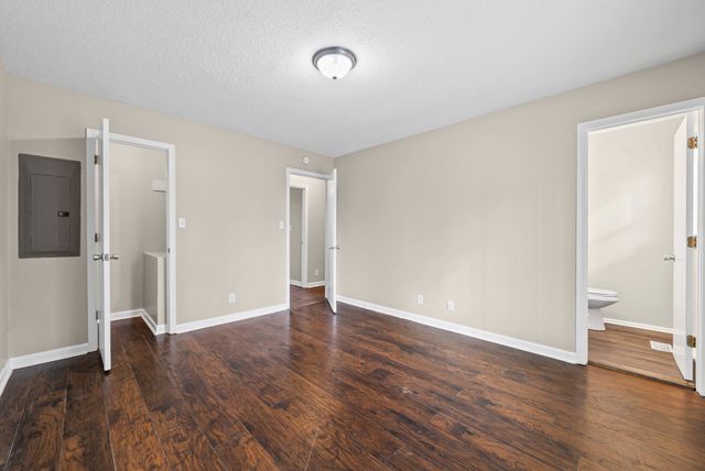 135 E St, Clarksville, TN 37042