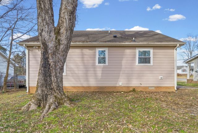 135 E St, Clarksville, TN 37042