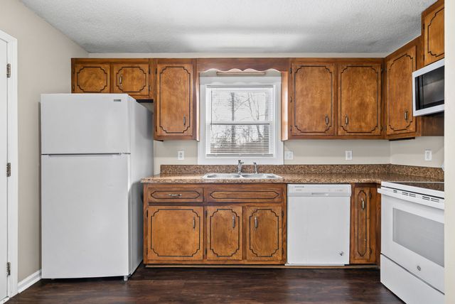 135 E St, Clarksville, TN 37042