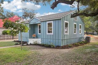 602 Short ST, Smithville, TX 78957