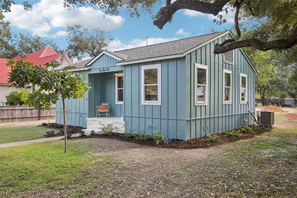 602 Short ST, Smithville, TX 78957