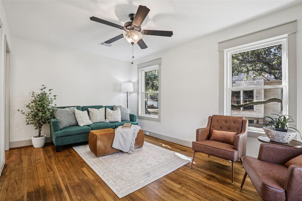 602 Short ST, Smithville, TX 78957