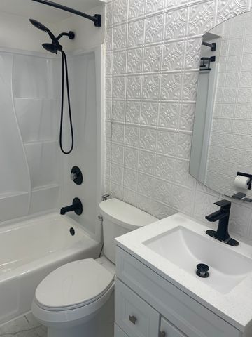 4921 W 109th Street 304, Oak Lawn, IL 60453