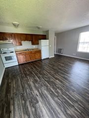 101 E Gray St Apt 8, Gallatin, TN 37066