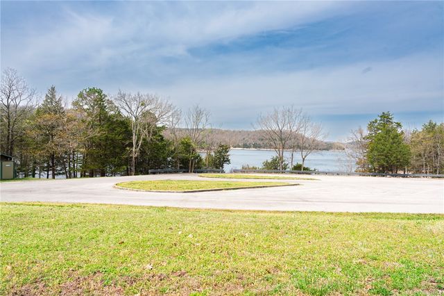 Avian Road, Eureka Springs, AR 72632