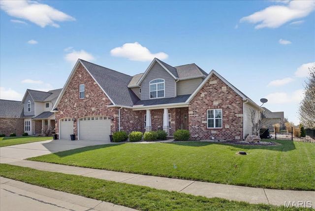 245 Oakshire Drive E, Glen Carbon, IL 62034