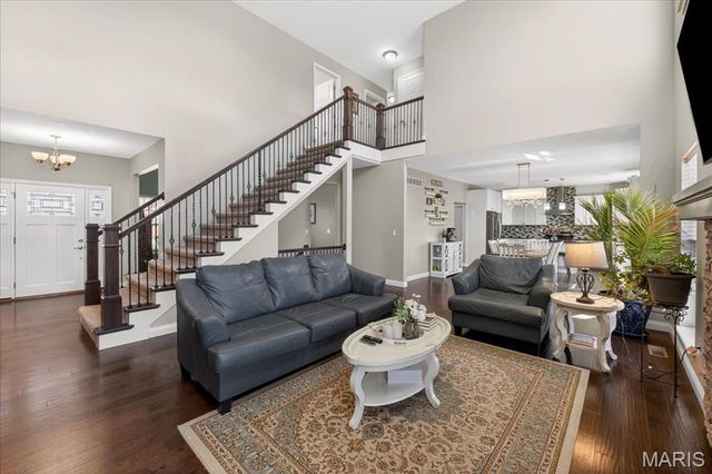 245 Oakshire Drive E, Glen Carbon, IL 62034