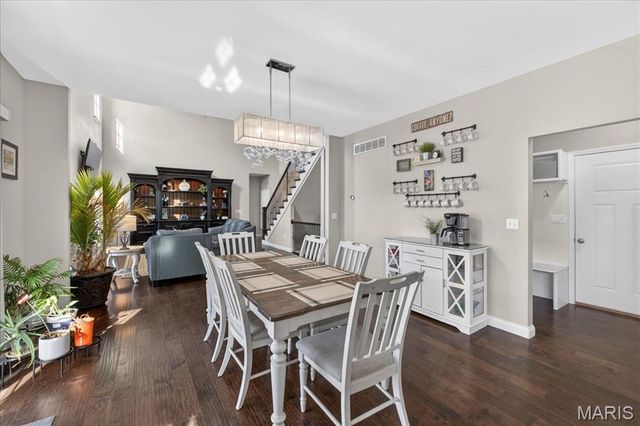 245 Oakshire Drive E, Glen Carbon, IL 62034