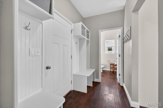 245 Oakshire Drive E, Glen Carbon, IL 62034