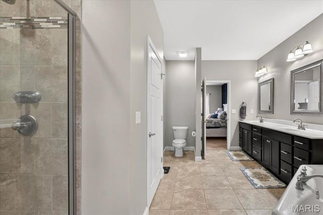 245 Oakshire Drive E, Glen Carbon, IL 62034