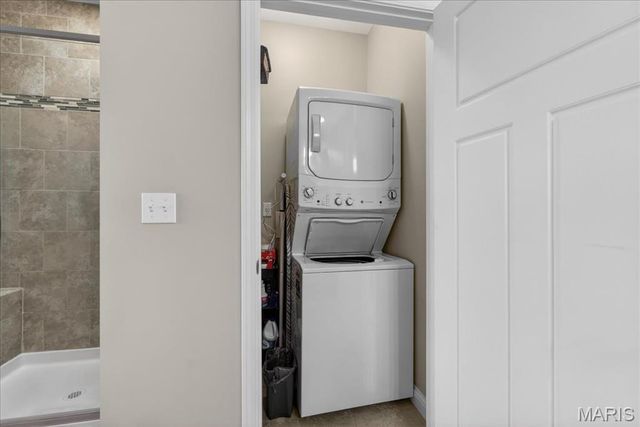 245 Oakshire Drive E, Glen Carbon, IL 62034