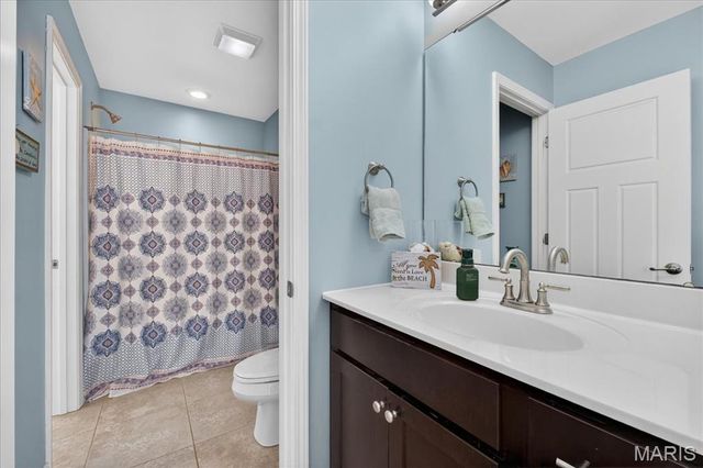 245 Oakshire Drive E, Glen Carbon, IL 62034