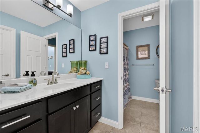 245 Oakshire Drive E, Glen Carbon, IL 62034